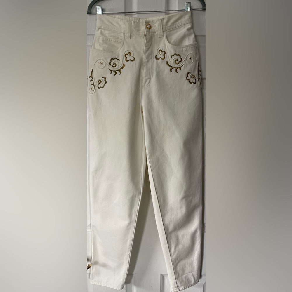 Mondi Off White Denim Jean, size 34 (fit size US 4) gold detail at front pockets